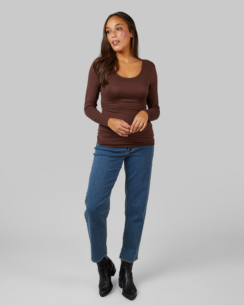 32 Degrees Cocoa _ Women's Lightweight Baselayer scoop Top {model: Shelby is 5'9"and size 4 wearing size S}{bottom}{right} {bottom}{right}