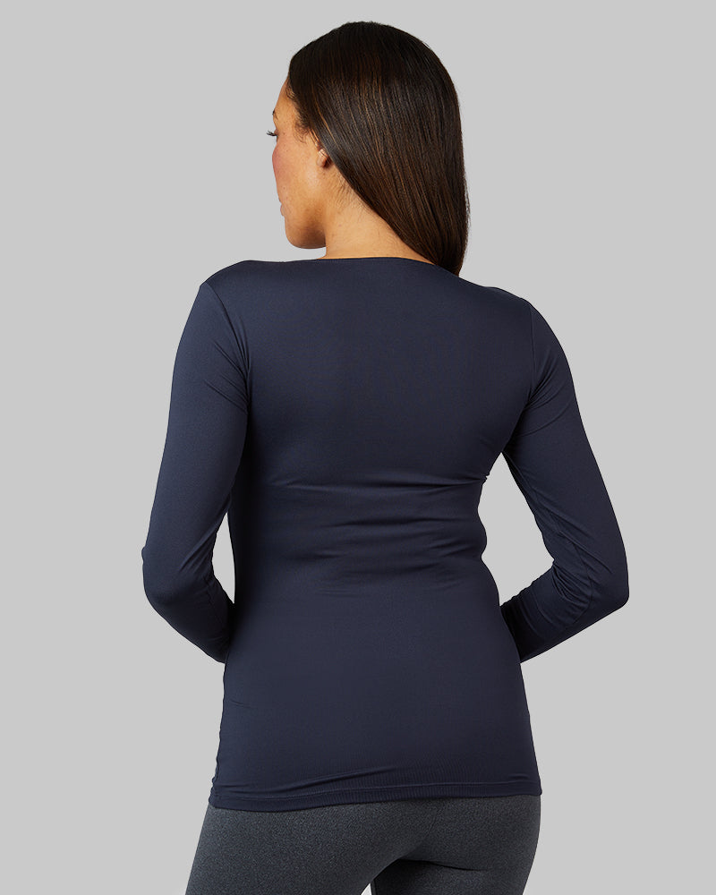 32 Degrees Stormy Night _ Women's Lightweight Baselayer scoop Top {model: Shelby is 5'9"and size 4 wearing size S}{bottom}{right} {bottom}{right}