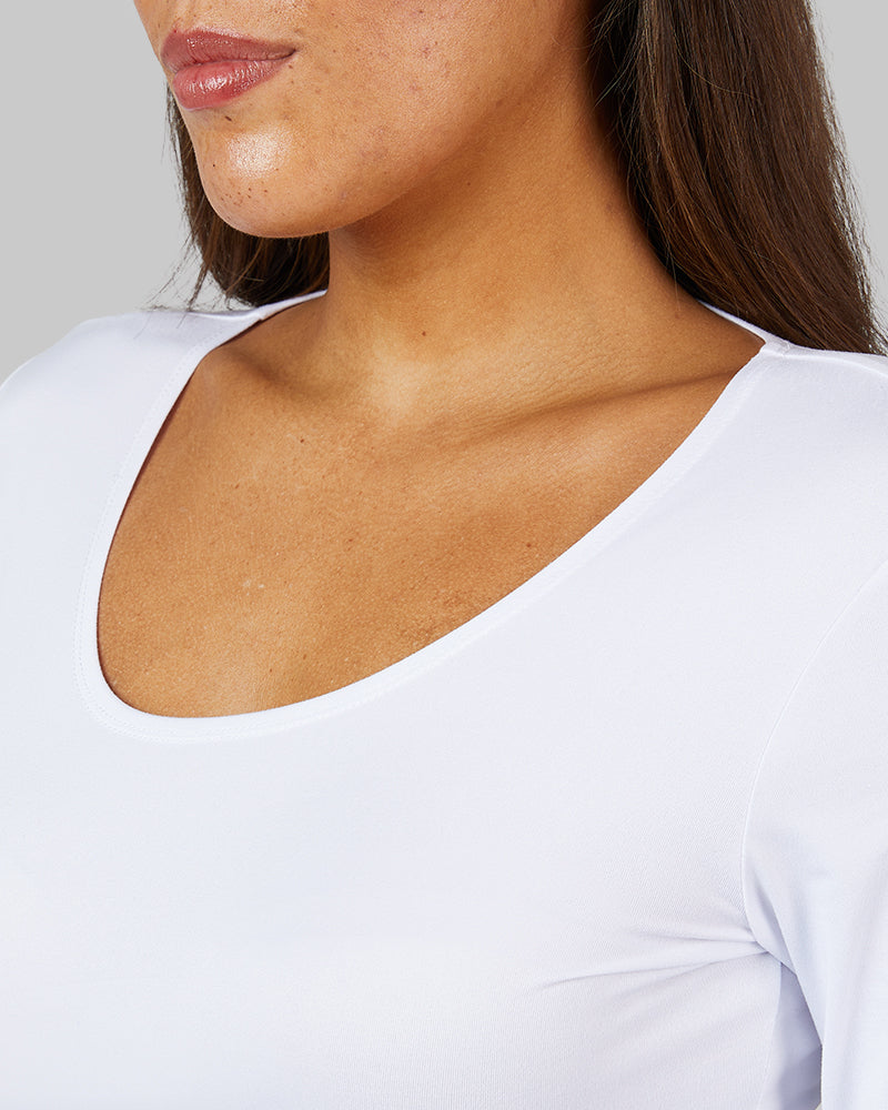 32 Degrees White _ Women's Lightweight Baselayer scoop Top {model: Shelby is 5'9"and size 4 wearing size S}{bottom}{right} {bottom}{right}