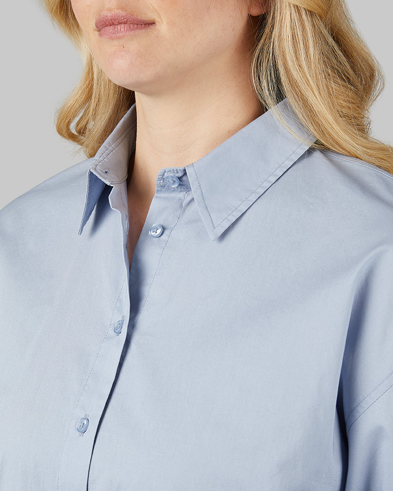 32 Degrees Brunnera Blue _ Women's Oversized Cotton Long sleeve Button-Up {model: Rachel is 5'9"and size 4 wearing size S}{bottom}{right} {bottom}{right}
