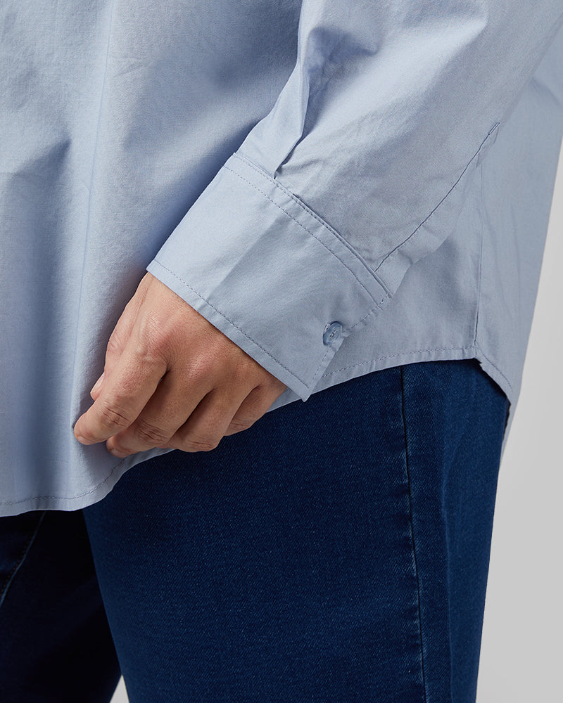 32 Degrees Brunnera Blue _ Women's Oversized Cotton Long sleeve Button-Up {model: Drew is 5'9"and size 12 wearing size L}{bottom}{right} {bottom}{right}