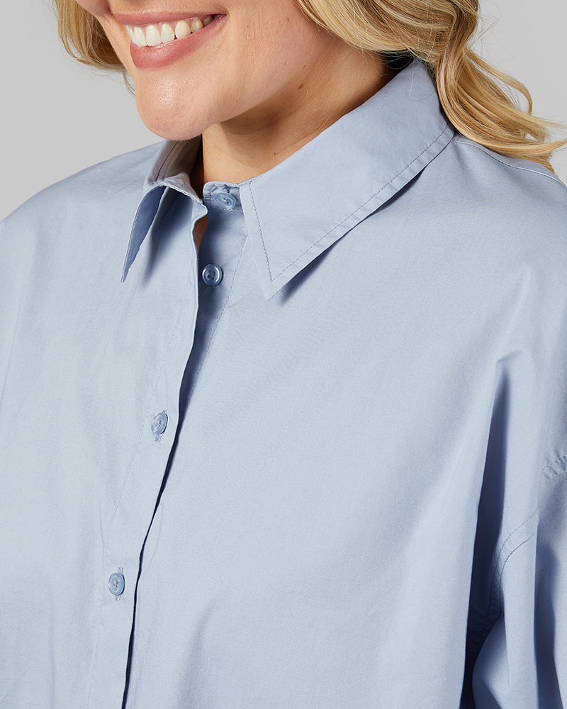 32 Degrees Brunnera Blue _ Women's Oversized Cotton Long sleeve Button-Up {model: Drew is 5'9"and size 12 wearing size L}{bottom}{right} {bottom}{right}