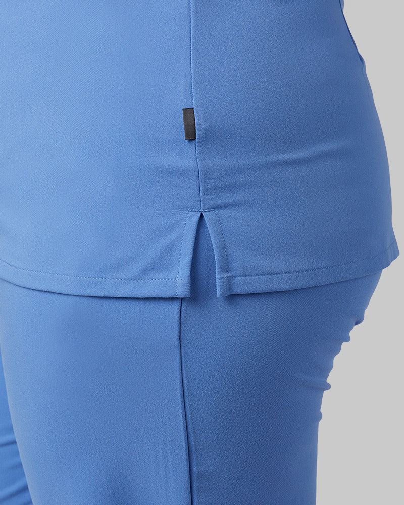 32 Degrees Blue Sky _ Womens 1-Pocket V-Neck scrub Top {model: Hannah is 5'10and size 14 wearing size L}{bottom}{right} {bottom}{right}