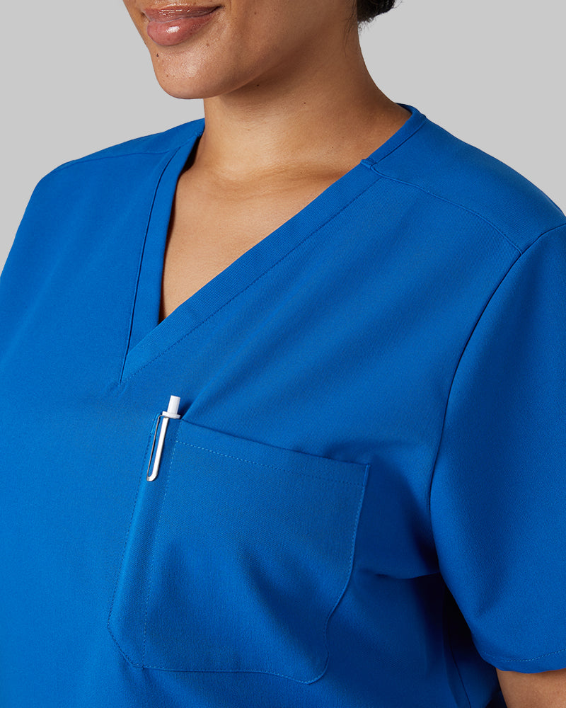 32 Degrees Royal _ Womens 1-Pocket V-Neck scrub Top {model: Madison is 5'9and size 16 wearing size XL}{bottom}{right} {bottom}{right}